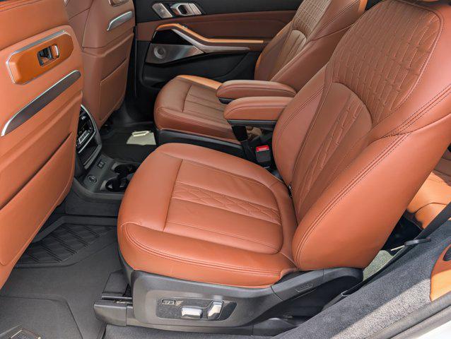 2025 BMW X7 M60i