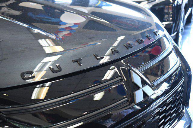 2026 Mitsubishi Outlander PHEV Black Edition S-AWC