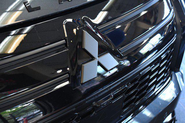 2026 Mitsubishi Outlander PHEV Black Edition S-AWC