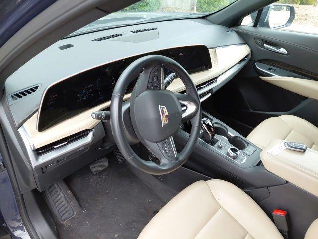 2025 Cadillac XT4 FWD Premium Luxury