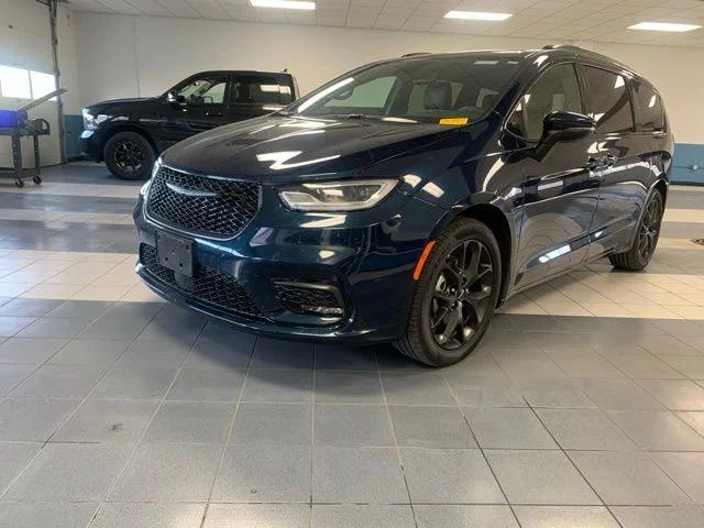2023 Chrysler Pacifica Touring L for sale in Stoughton, WI