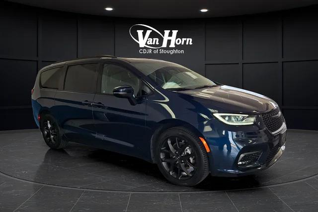 2023 Chrysler Pacifica Touring L for sale in Stoughton, WI