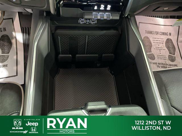 2026 Ram 1500 Laramie Crew Cab 4x4 5'7" Box