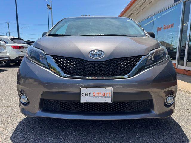 2015 Toyota Sienna SE 8 Passenger