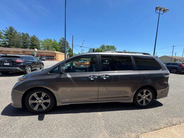 2015 Toyota Sienna SE 8 Passenger