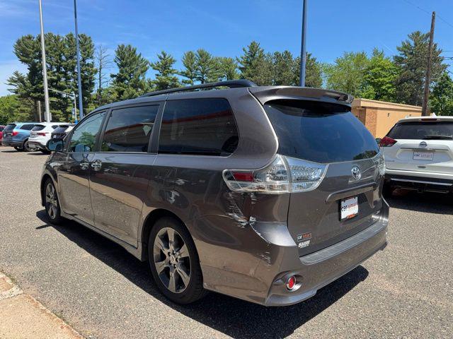 2015 Toyota Sienna SE 8 Passenger