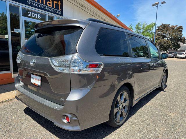 2015 Toyota Sienna SE 8 Passenger