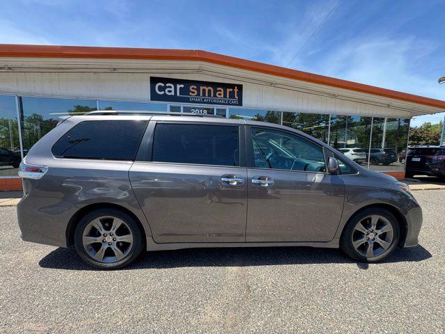 2015 Toyota Sienna SE 8 Passenger