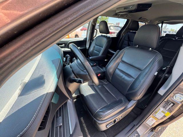 2015 Toyota Sienna SE 8 Passenger