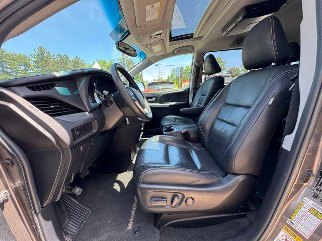 2015 Toyota Sienna SE 8 Passenger