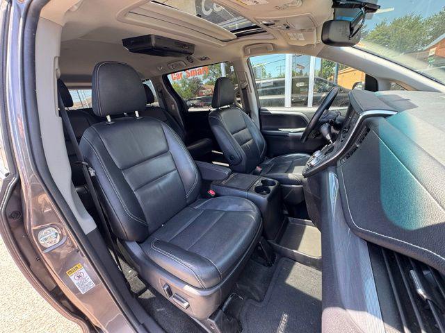 2015 Toyota Sienna SE 8 Passenger