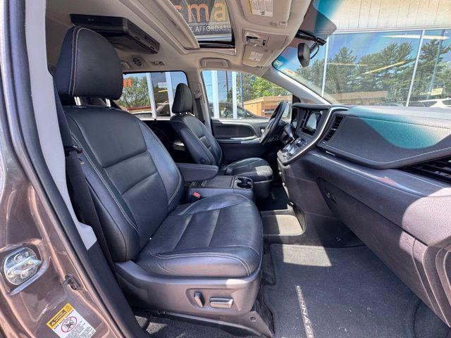 2015 Toyota Sienna SE 8 Passenger