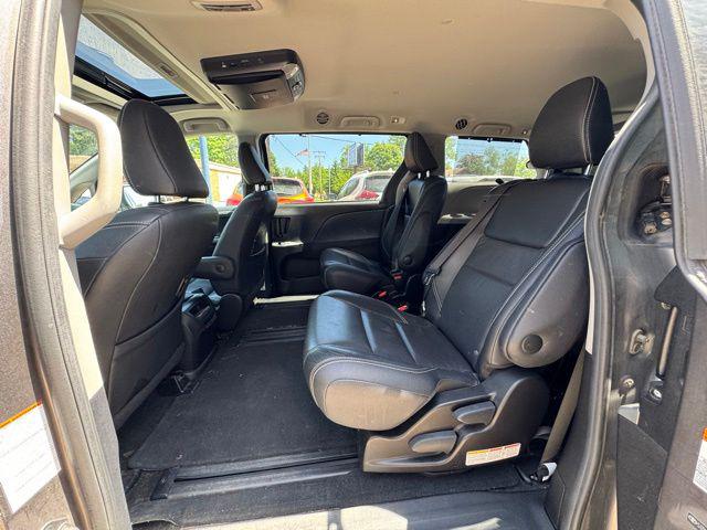 2015 Toyota Sienna SE 8 Passenger