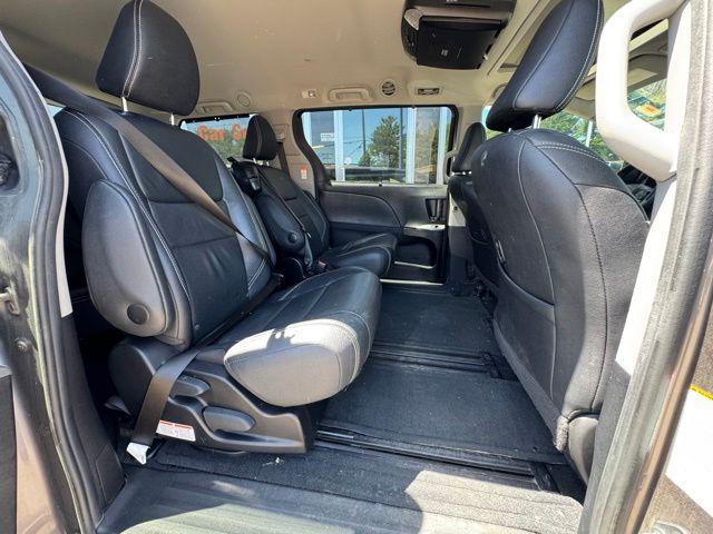 2015 Toyota Sienna SE 8 Passenger