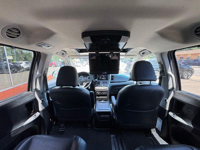 2015 Toyota Sienna SE 8 Passenger