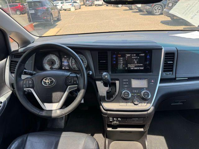 2015 Toyota Sienna SE 8 Passenger