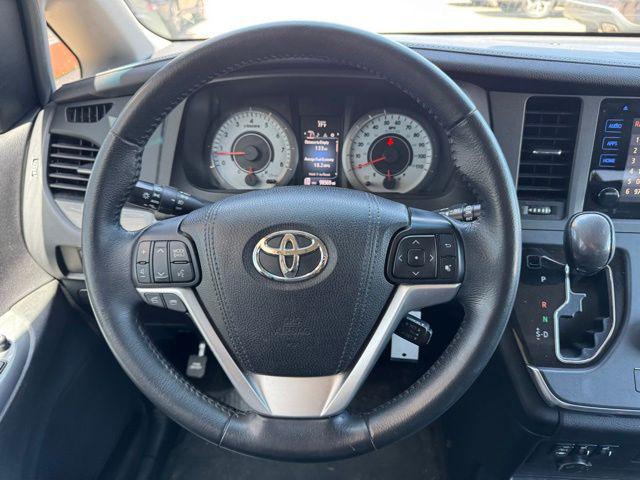 2015 Toyota Sienna SE 8 Passenger