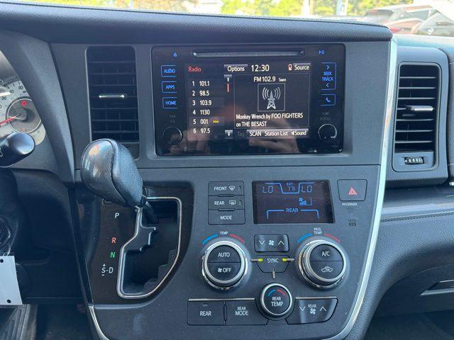 2015 Toyota Sienna SE 8 Passenger