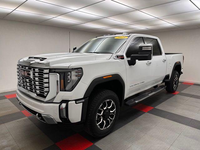 2025 GMC Sierra 3500HD 4WD Crew Cab Standard Bed Denali