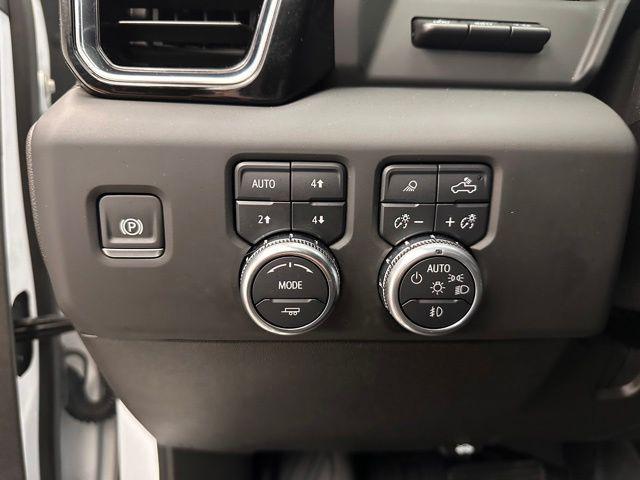 2025 GMC Sierra 3500HD 4WD Crew Cab Standard Bed Denali