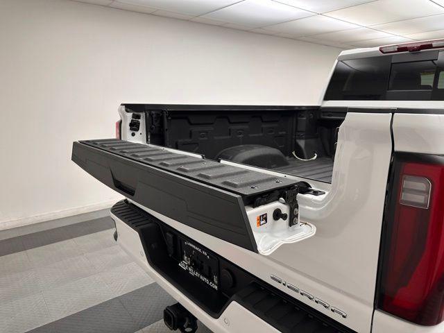 2025 GMC Sierra 3500HD 4WD Crew Cab Standard Bed Denali