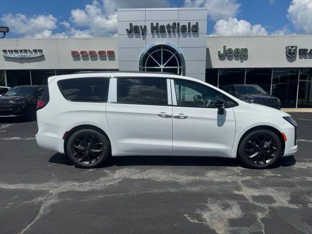 2027 Chrysler Pacifica Limited for sale in Frontenac, KS