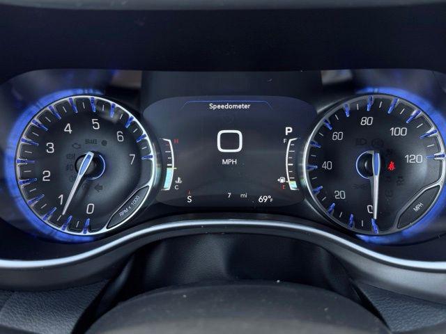 2027 Chrysler Pacifica Select