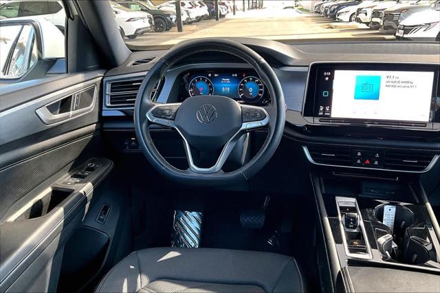 2024 Volkswagen Atlas Cross Sport 2.0T SE w/Technology