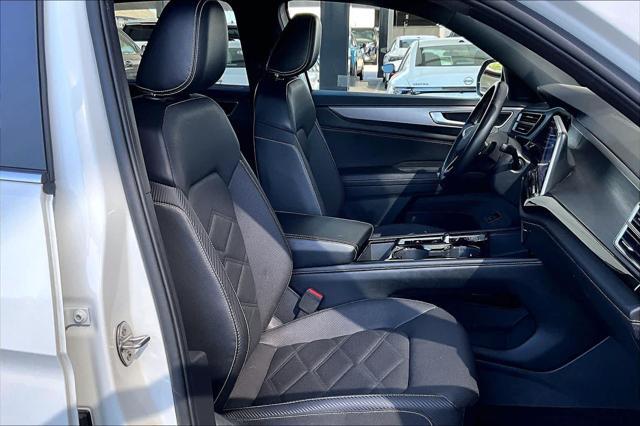 2024 Volkswagen Atlas Cross Sport 2.0T SE w/Technology