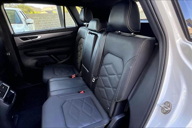 2024 Volkswagen Atlas Cross Sport 2.0T SE w/Technology