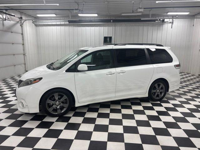2016 Toyota Sienna SE 8 Passenger for sale in ROCHESTER, MN