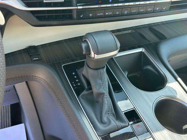 2024 Toyota Sienna Platinum