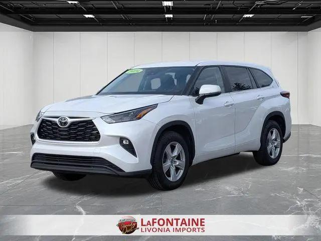 2024 Toyota Highlander LE for sale in Livonia, MI