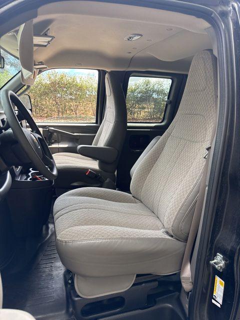 2025 Chevrolet Express Passenger RWD 3500 Extended Wheelbase LS