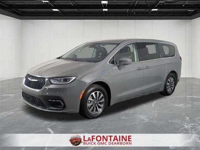2022 Chrysler Pacifica Hybrid Touring L for sale in Dearborn, MI