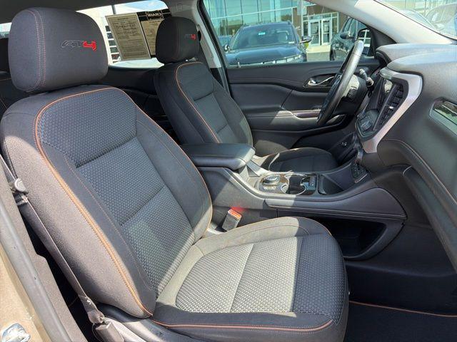 2022 GMC Acadia AWD AT4