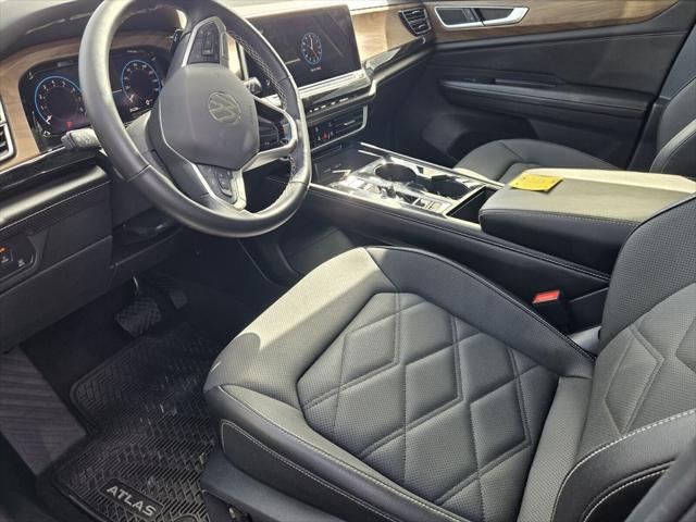 2024 Volkswagen Atlas 2.0T SE w/Technology