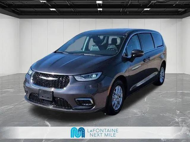 2023 Chrysler Pacifica Touring L for sale in Farmington Hills, MI
