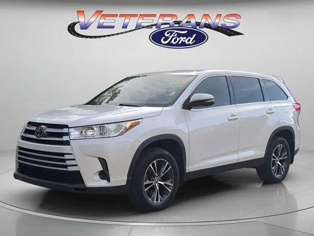 2019 Toyota Highlander LE for sale in Tampa, FL