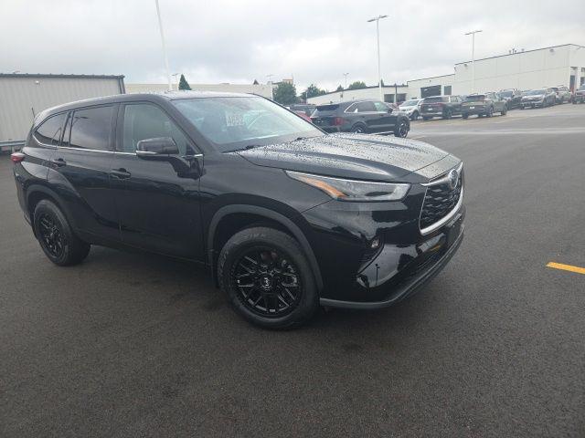2022 Toyota Highlander Hybrid LE for sale in Des Moines, IA
