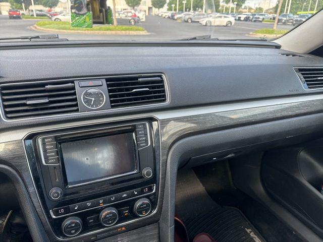2017 Volkswagen Passat 1.8T SE