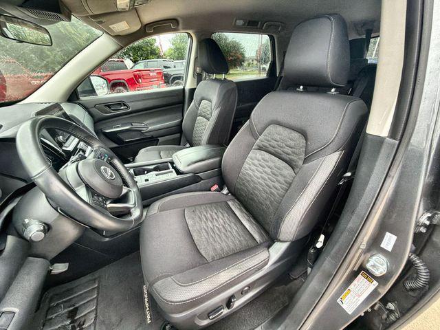 2025 Nissan Pathfinder SV - Photo 18