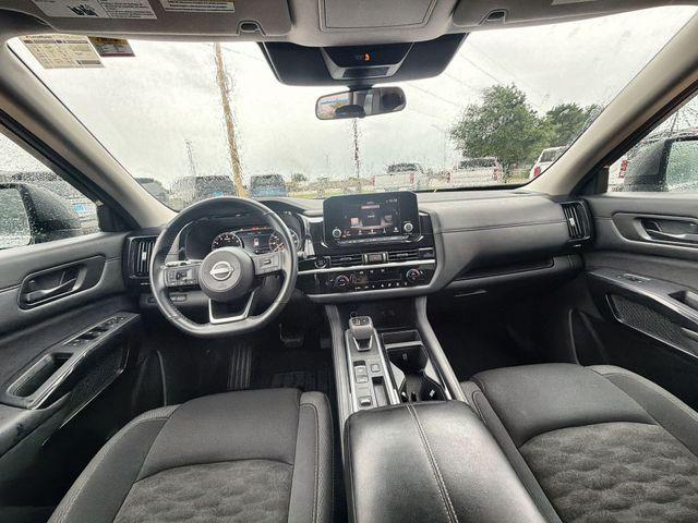 2025 Nissan Pathfinder SV - Photo 19