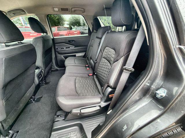 2025 Nissan Pathfinder SV - Photo 24