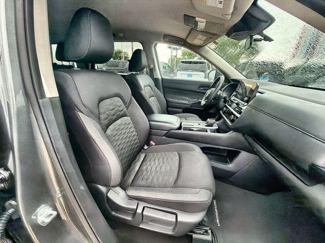 2025 Nissan Pathfinder SV - Photo 27
