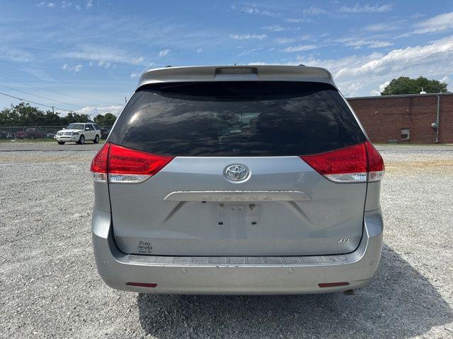 2013 Toyota Sienna XLE V6 8 Passenger