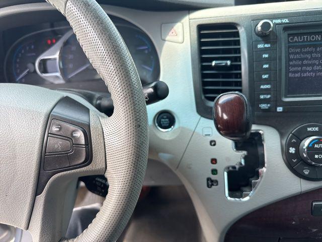 2013 Toyota Sienna XLE V6 8 Passenger