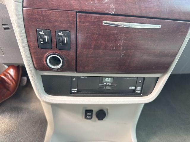 2013 Toyota Sienna XLE V6 8 Passenger