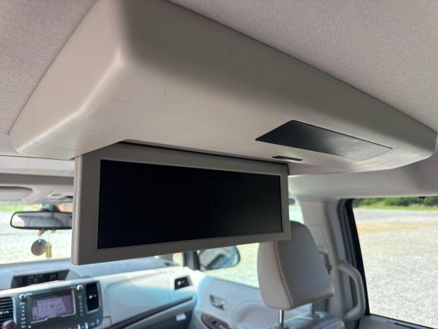2013 Toyota Sienna XLE V6 8 Passenger