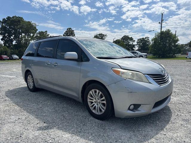 2013 Toyota Sienna XLE V6 8 Passenger